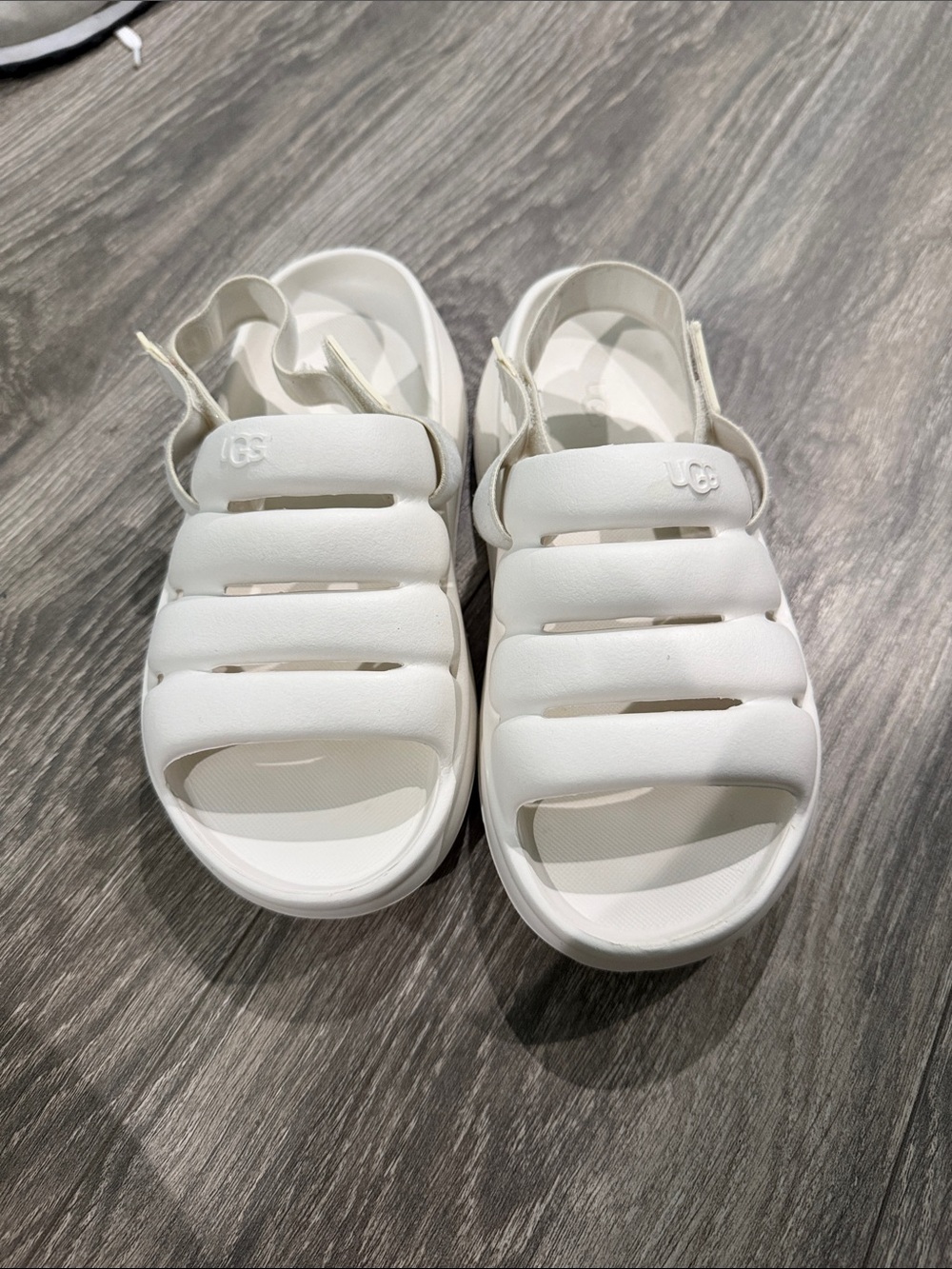 UGG Kids White Padded Foam Strap Sandals